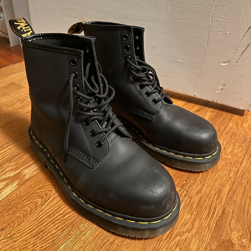 Dr. Martins 1460 SLIP RESISTANT LEATHER LACE UP BOOTS